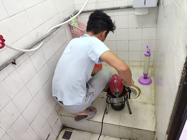 渭城肥皂掉到马桶里把马桶堵住了怎么办？马桶堵住了怎么办