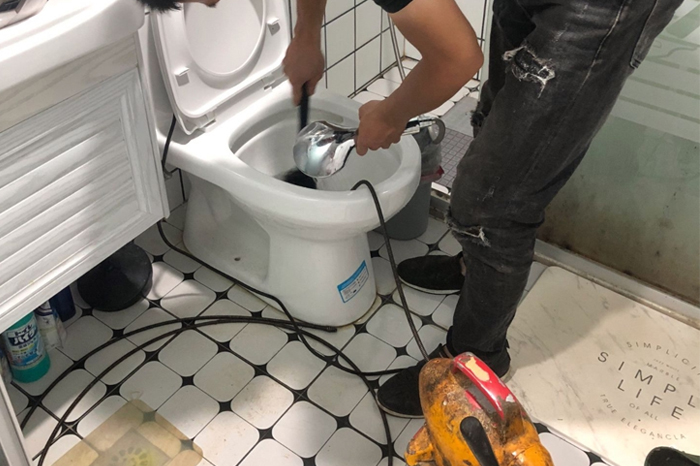 渭城马桶堵塞自己疏通还是找师傅？专业上门服务让你省时更省心